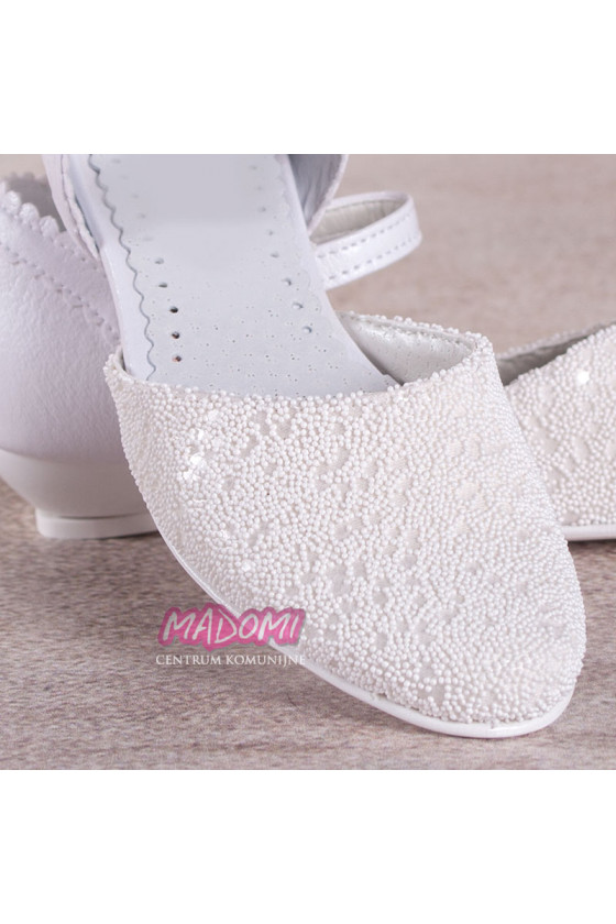 Eleganckie buty komunijne dla dziewczynki OM167