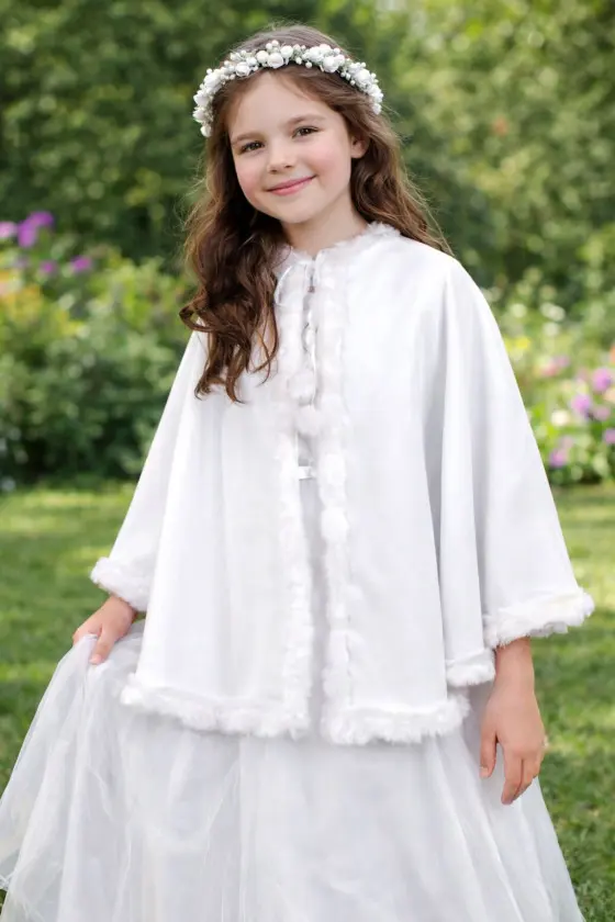 Biała pelerynka do komunii dla dziewczynki z polaru PK18